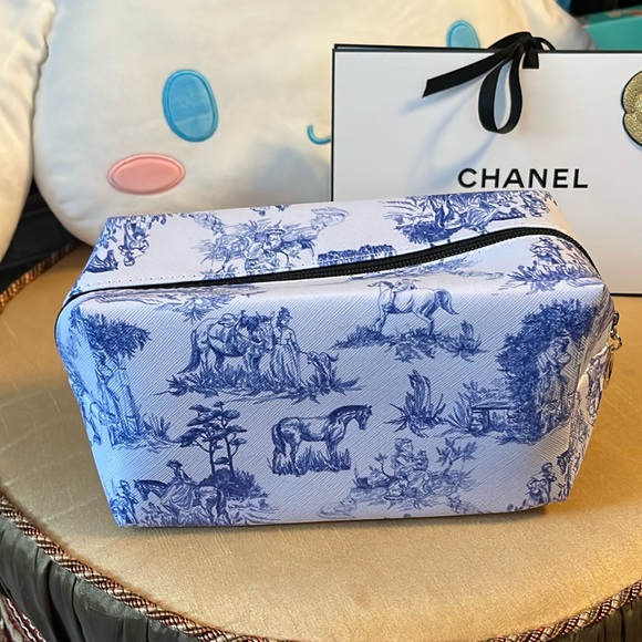 Makeup Case - Picture 1 of 5